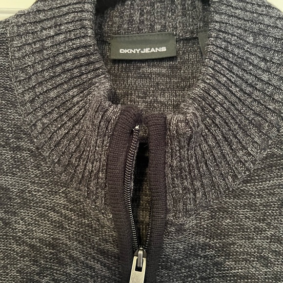 EUC Stylish Men’s DKNY Zip up Sweater - Size XL - Picture 4 of 8